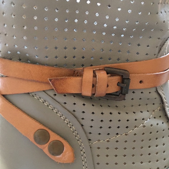 Soft leather gorgeous booties - Picture 12 of 16